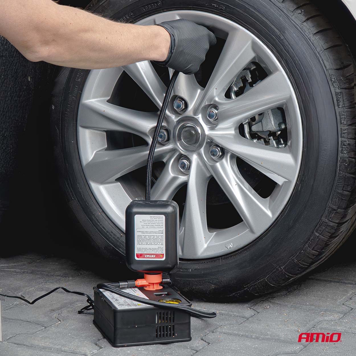 Renkaan korjaus- ja täyttösarja 12 V, kompressorin sylinterin halkaisija 31 mm, AMIO-04930