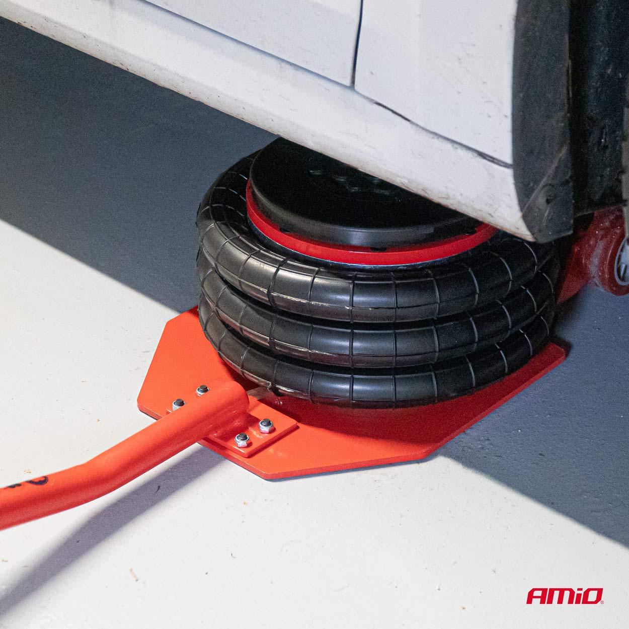 Kolmipalkeinen paineilmatunkki 3,5 t AMIO-04986